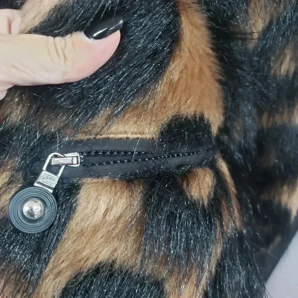 Jamie Sadock Faux Fur Vest - Picture 4 of 9